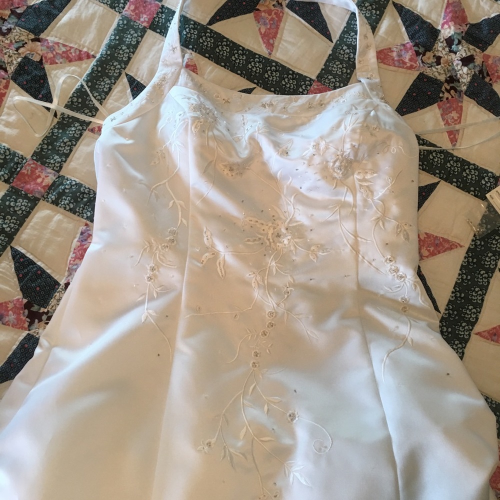 Beautiful Bridal Gown & Shawl - white